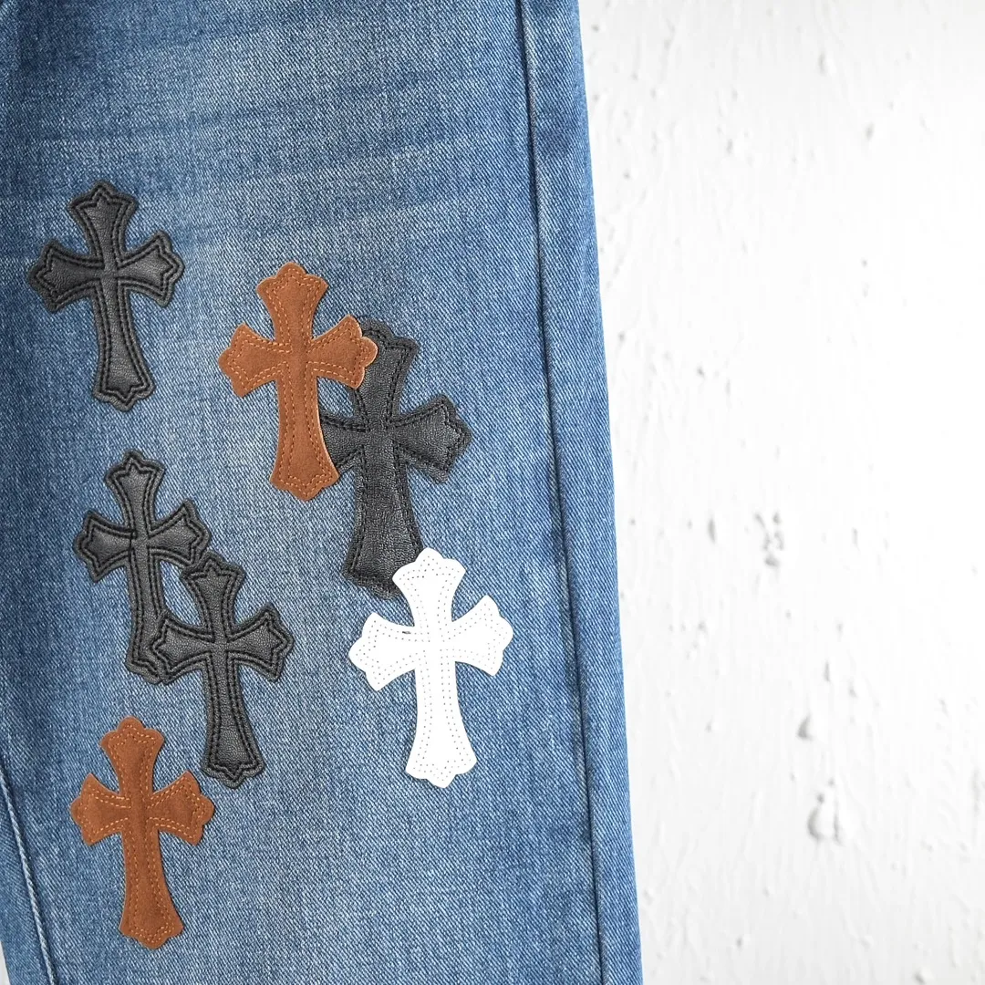 P280 (top replica) [New] Chrome Hearts Matty Boy Sex Records series limited leather multi-color high street work jeans - ch jeans need to be washed and then disassembled and hand-stitched with sheepskin cross leather and then spliced ​​to complete. The whole process is too complicated to explain. The texture can be seen in hand, and it’s all about looking good. These are the most beautiful pants in Crowe’s heart. They are made of beaded canvas fabric, and heavy washing makes the upper body of the fabric more textured, and the pants shape is tall and straight! The three-dimensional cutting of the whole trousers is a masterpiece! The hardware is customized by zp. The beaded canvas fabric is thick and soft after being washed. It has good breathability. Customized small leather label. Unique design. The details are simple and elegant, and the workmanship is exquisite. The whole trousers are neatly routed and the details are in place! It’s so cool that both men and women can easily control the trend of gender-neutral shorts!  Color: Blue Size: Corresponding sizes S-XXL, detailed sizes can be found in Figure 9
